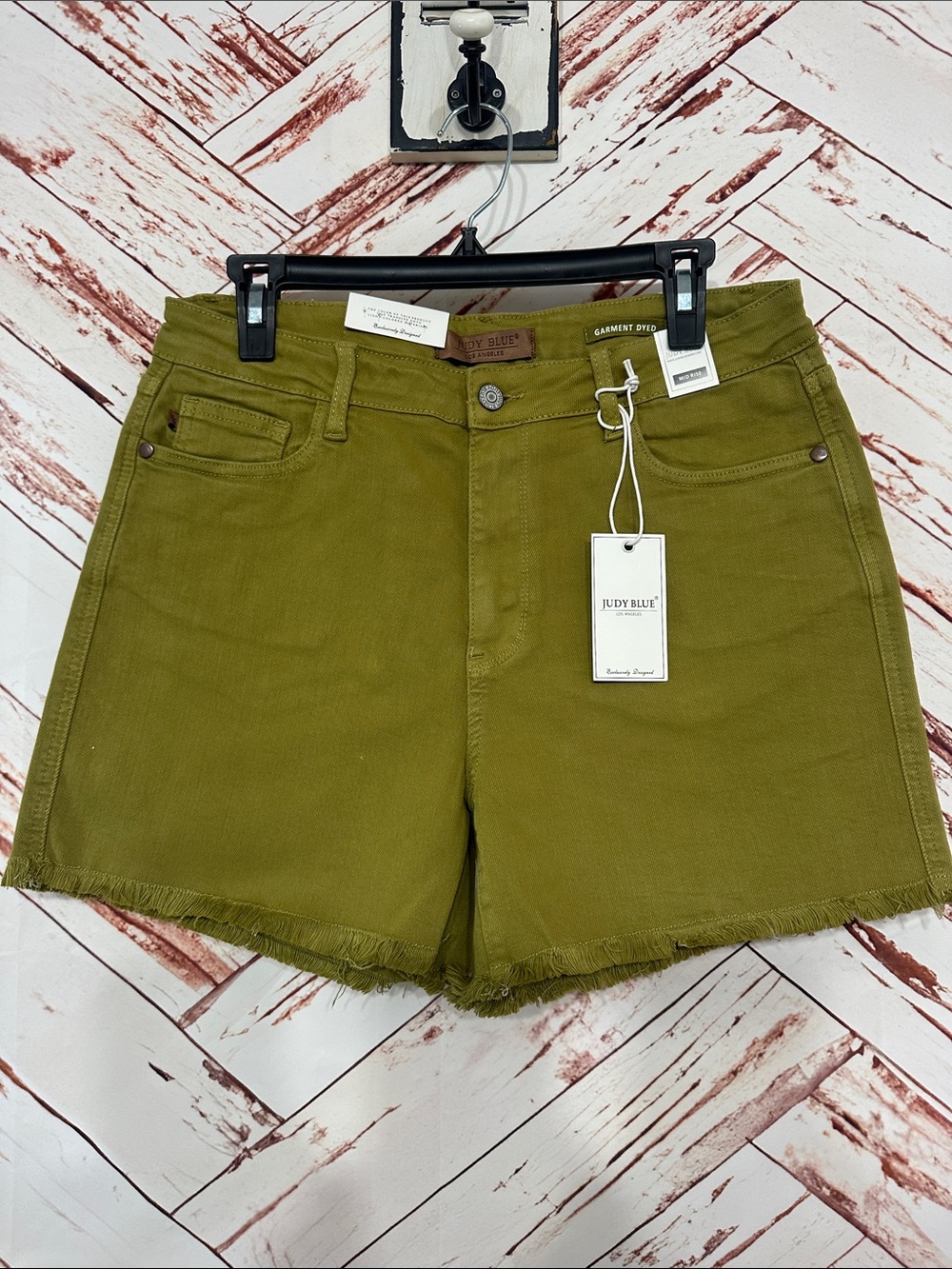 NWT Judy Blue Olive Green mid-Rise Frayed Hem Jean Shorts